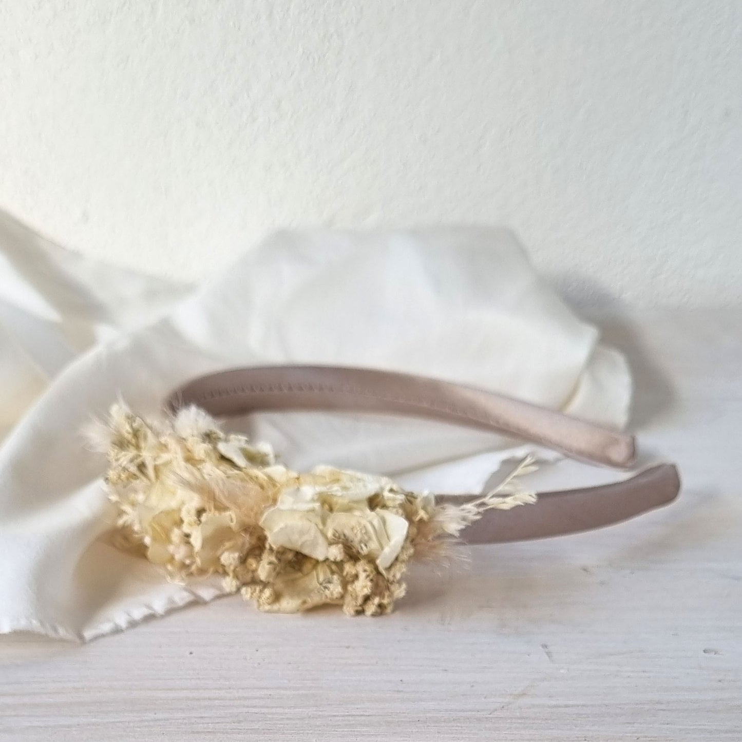 Cerchietto per capelli con fiori essiccati
