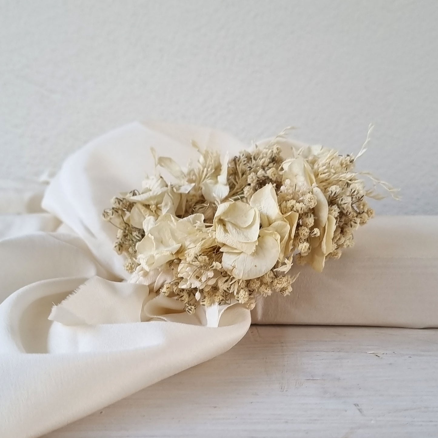 BRACCIALE CON FIORI ESSICCATI PER DAMIGELLA