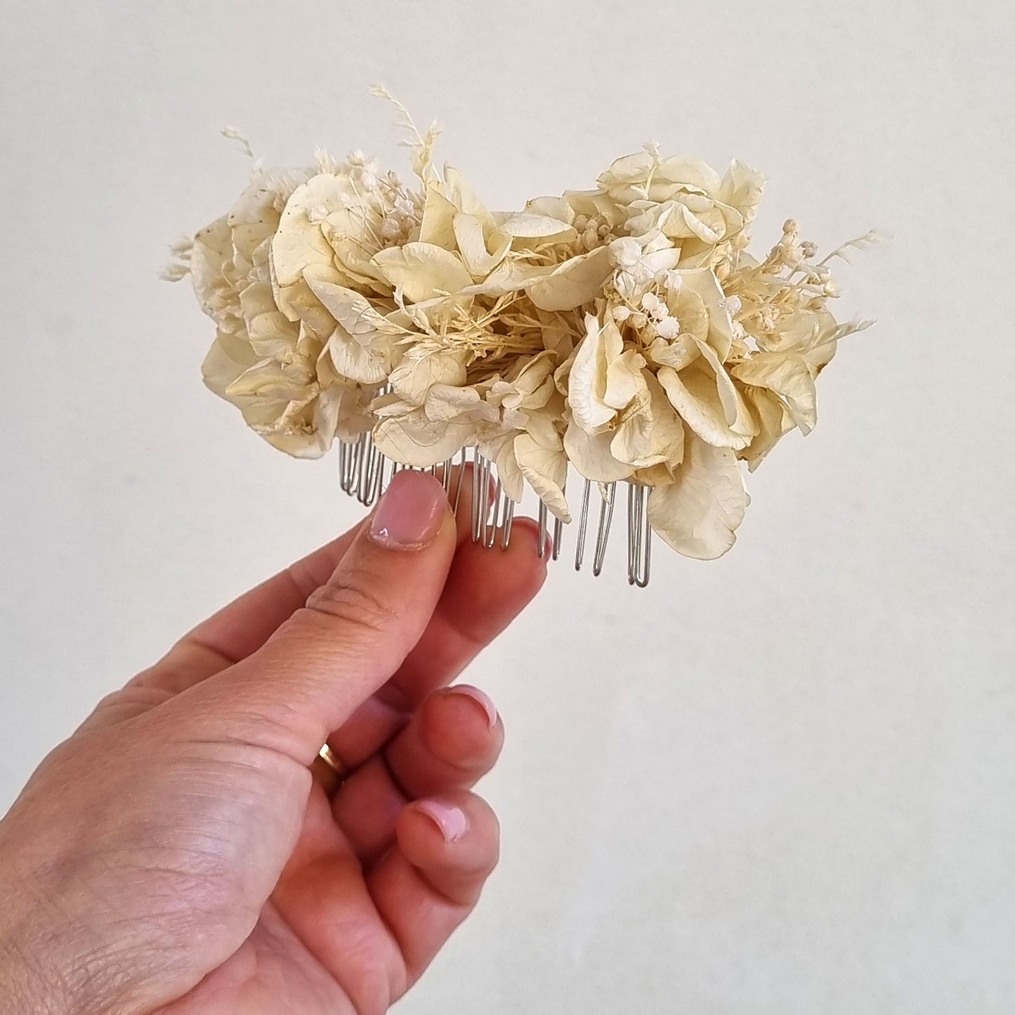 Pettine per capelli con fiori essiccati