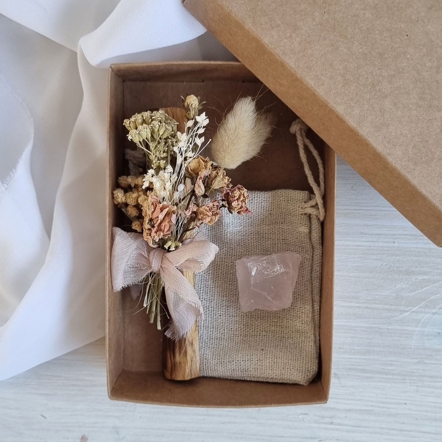 Box Regalo con Palosanto Decorato e Quarzo Rosa – Armonia, Energia e Amore