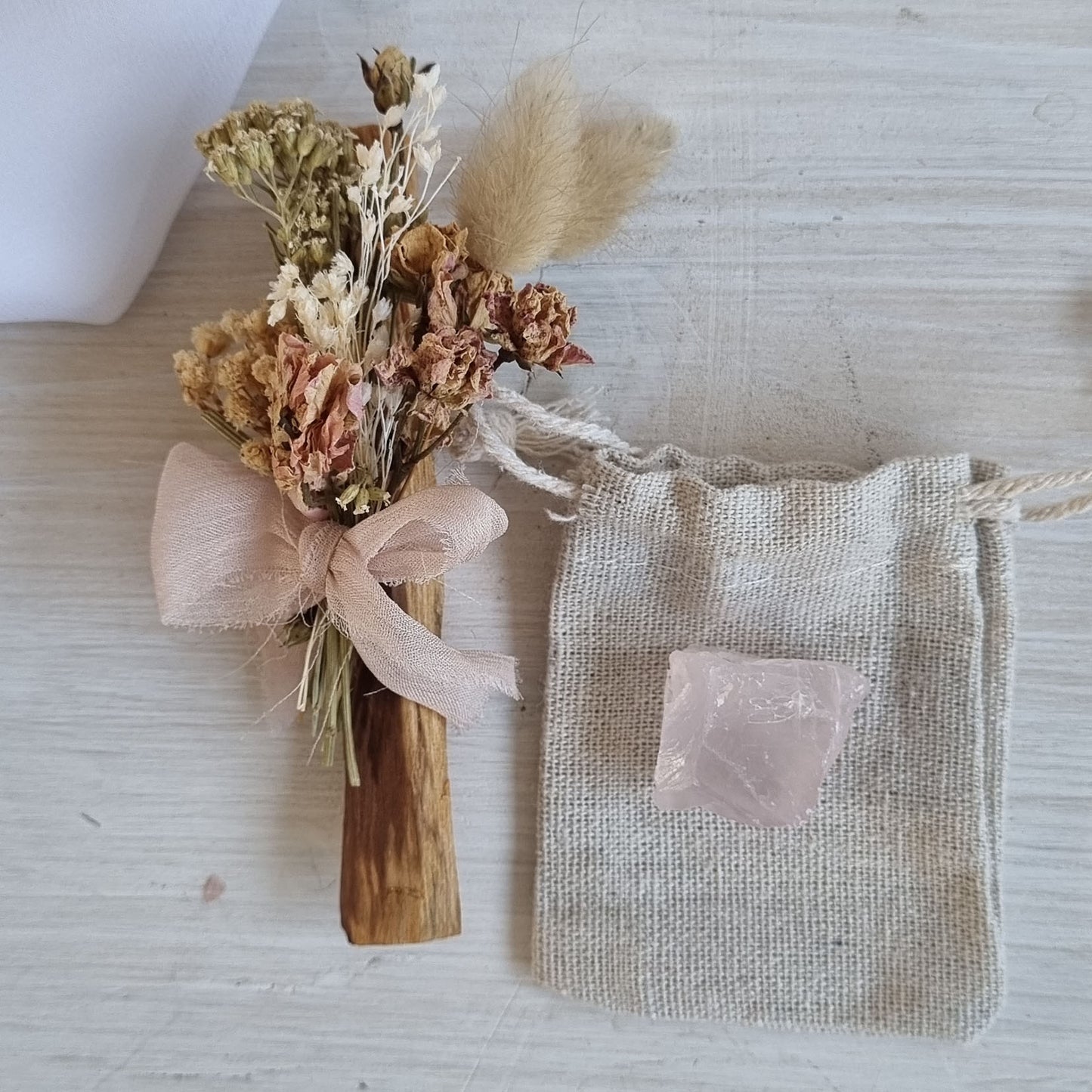 Box Regalo con Palosanto Decorato e Quarzo Rosa – Armonia, Energia e Amore
