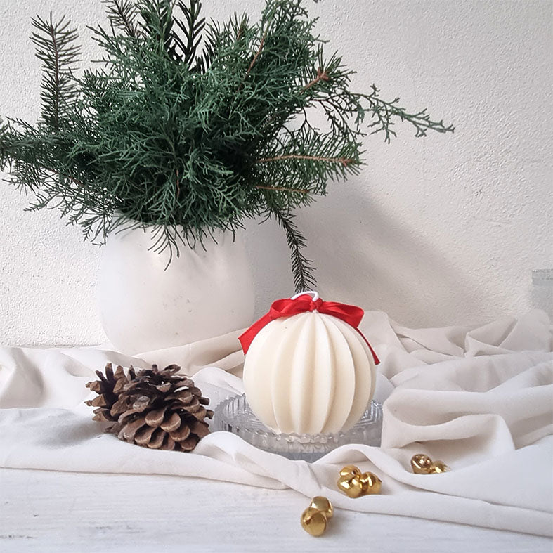 Candela Artigianale in Cera di Soia –Candela Sfera di Natale