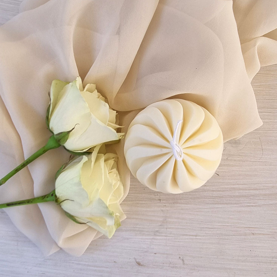 Candela Artigianale in Cera di Soia – Design Moderno- Candela Sferica