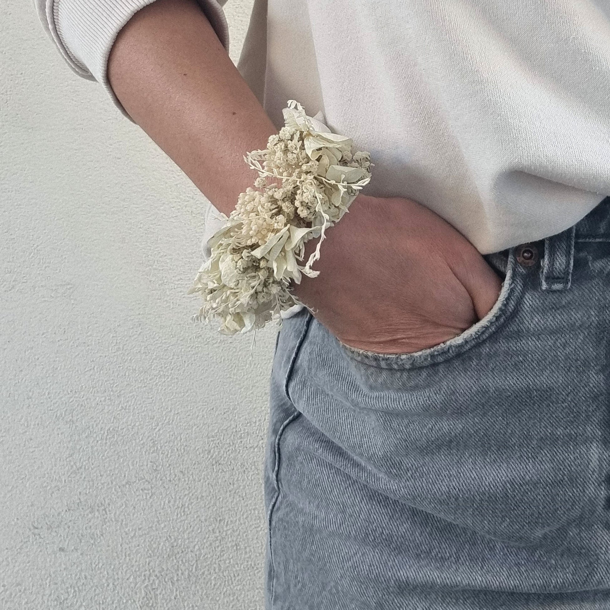 BRACCIALE CON FIORI ESSICCATI PER DAMIGELLA