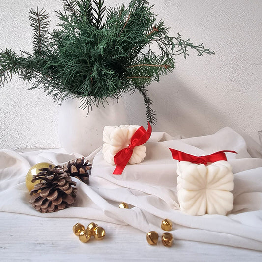 Candela Artigianale in Cera di Soia – Design Cubo Floreale