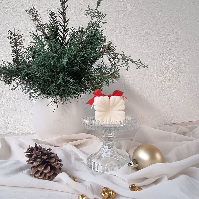 Candela Artigianale in Cera di Soia – Design Cubo Floreale