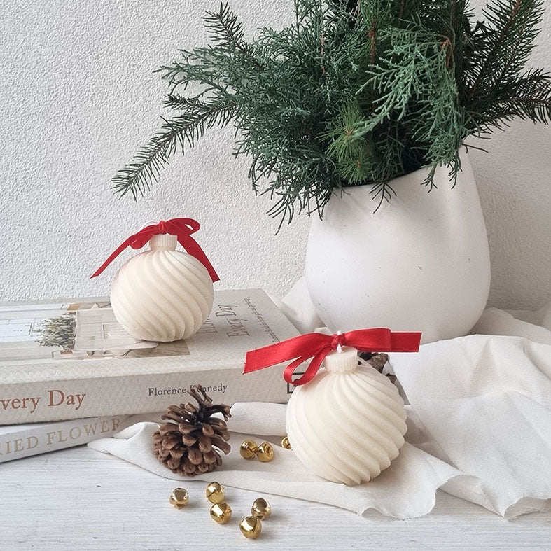 Candela Artigianale in Cera di Soia - Pallina di Natale