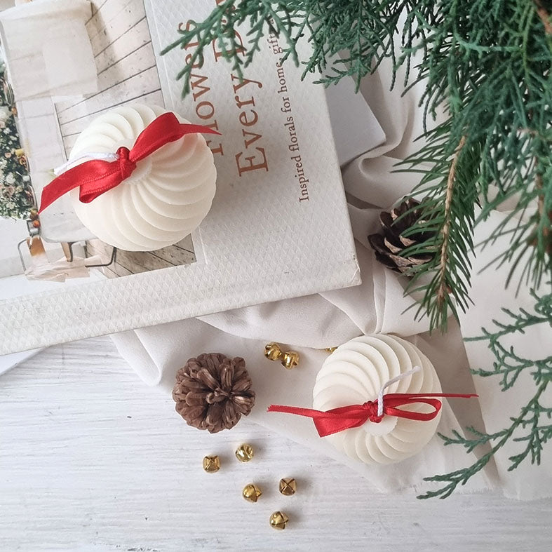 Candela Artigianale in Cera di Soia - Pallina di Natale