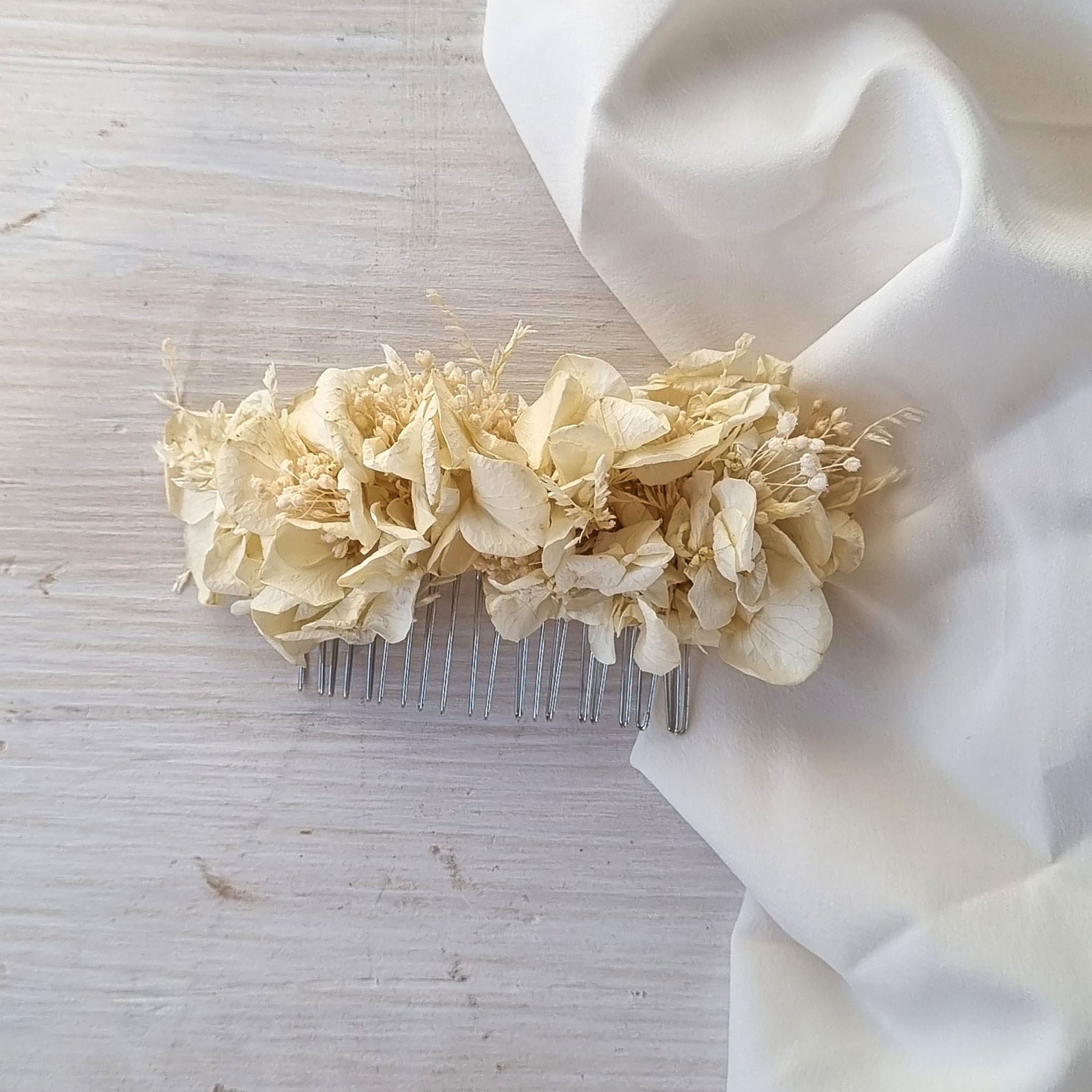 accessorio sposa con fiori essiccati