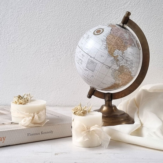 Candela in Cera di Soia con Fiori Essiccati – Candele Pillar - Profumazioni Vegane