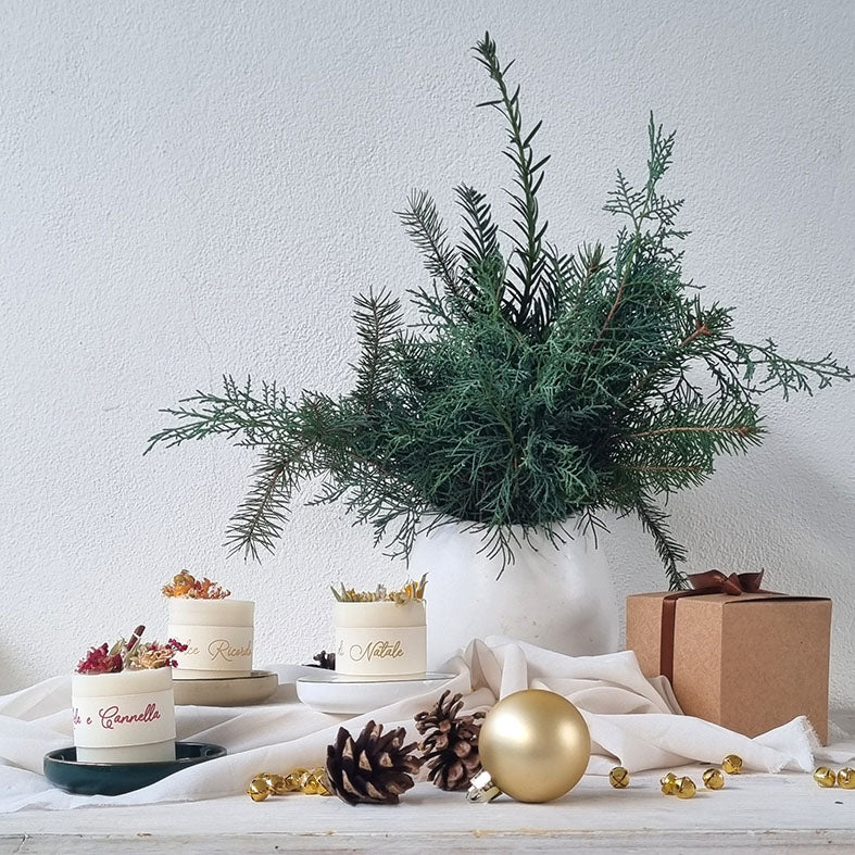 Profumi del Natale - Candela in Cera di Soia con Fiori Essiccati - Piattino ceramica