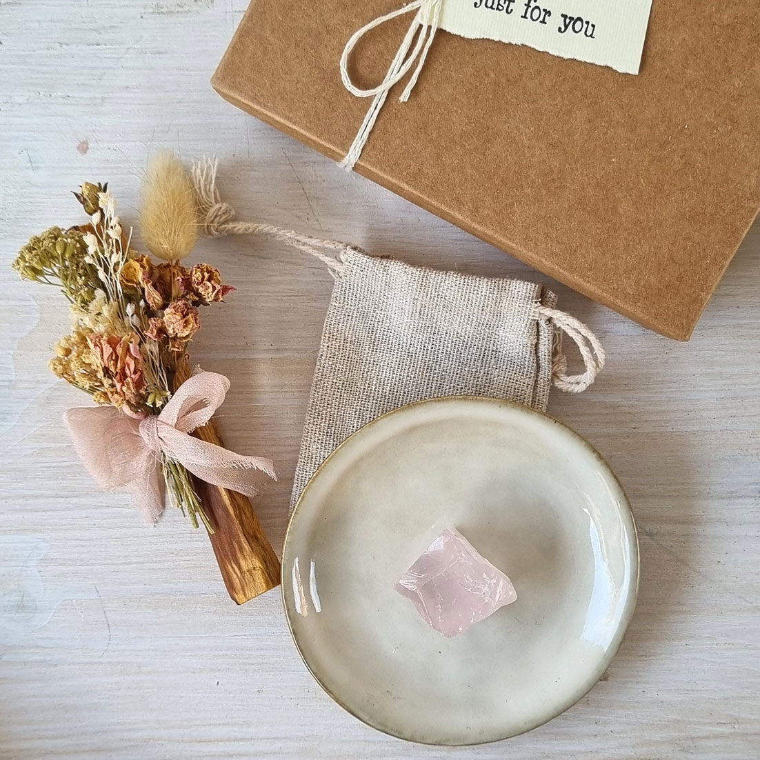 Box Regalo con Palosanto Decorato e Quarzo Rosa – Armonia, Energia e Amore