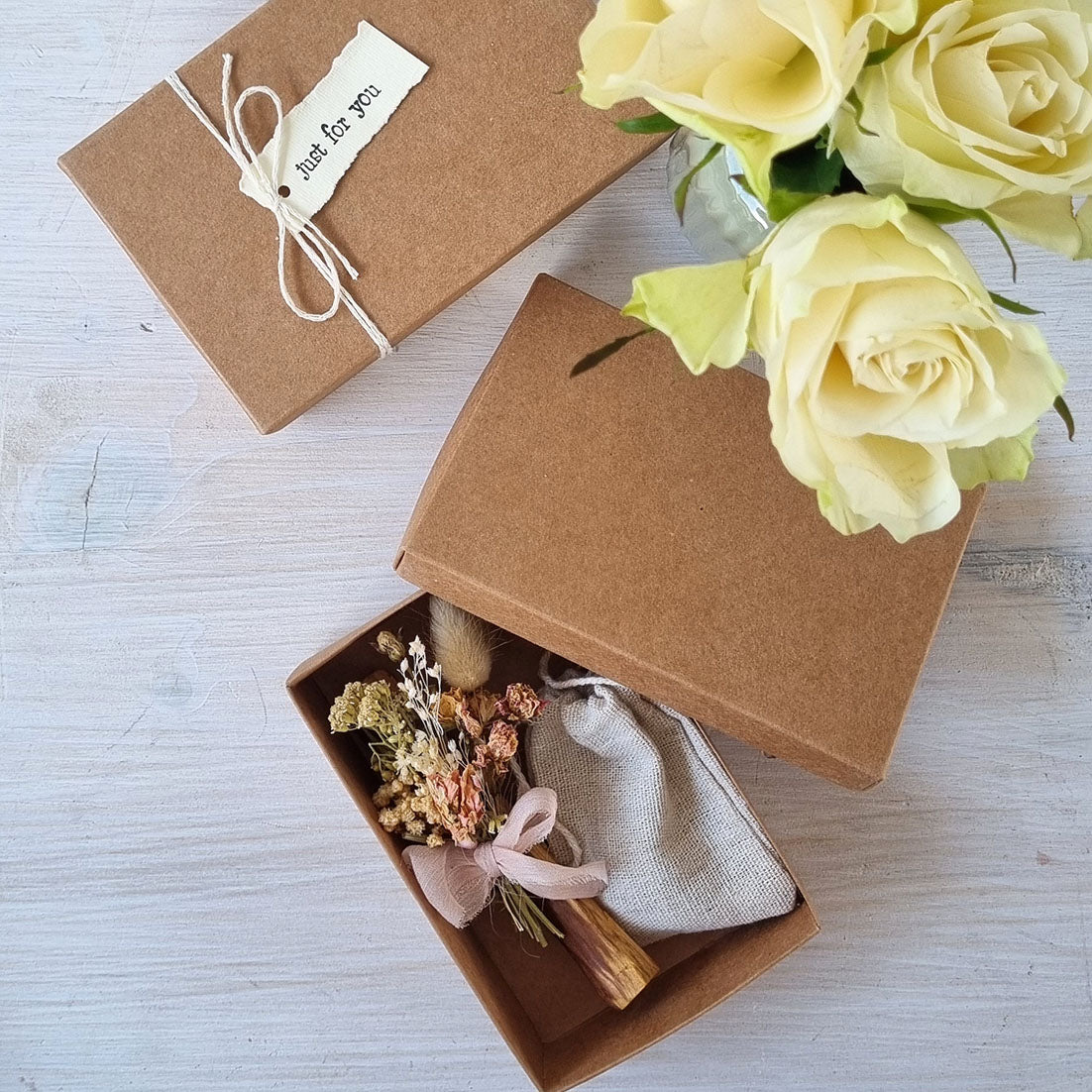 Box Regalo con Palosanto Decorato e Quarzo Rosa – Armonia, Energia e Amore