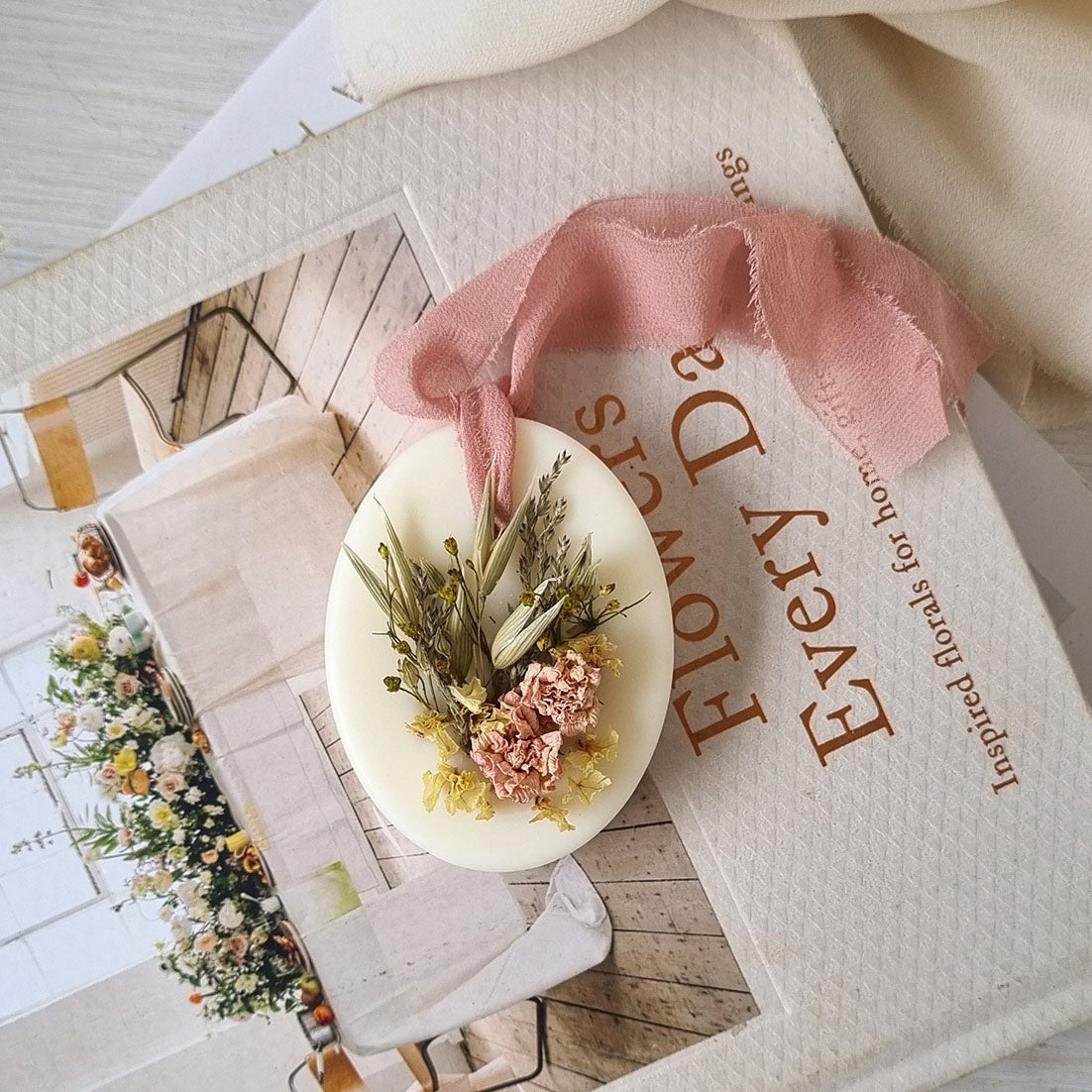 Profuma Biancheria in Cera di Soia – Medaglione con Fiori Essiccati